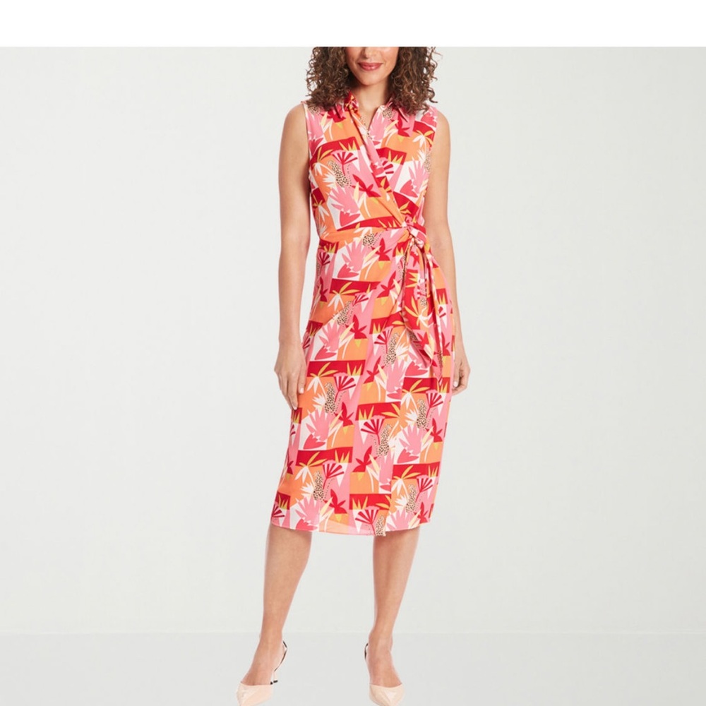 Clover And Sloane Sleeveless Cheetah Print Midi
Wrap Dress